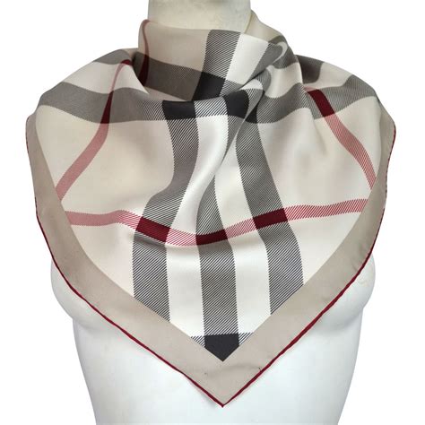 foulard carré de soie burberry|Foulard en soie Check (Sable) .